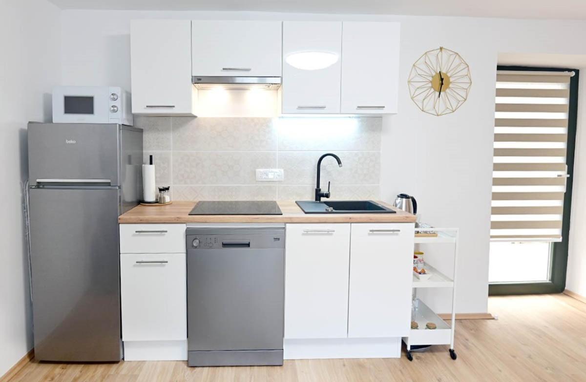 Apartment D & Studio L Dobrinj ภายนอก รูปภาพ