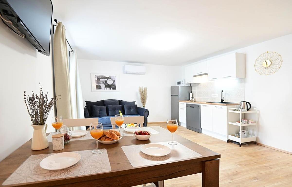 Apartment D & Studio L Dobrinj ภายนอก รูปภาพ