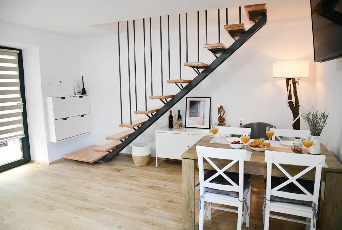 Apartment D & Studio L Dobrinj ภายนอก รูปภาพ