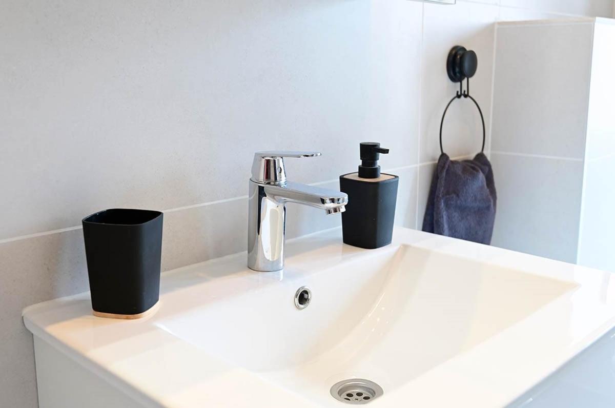 Apartment D & Studio L Dobrinj ภายนอก รูปภาพ