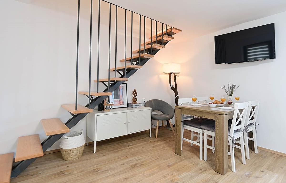 Apartment D & Studio L Dobrinj ภายนอก รูปภาพ