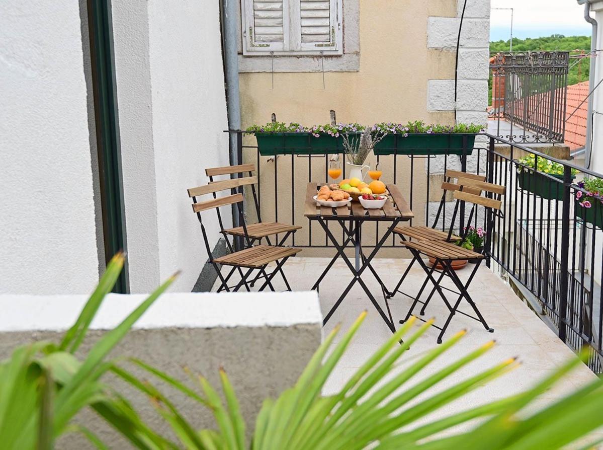 Apartment D & Studio L Dobrinj ภายนอก รูปภาพ