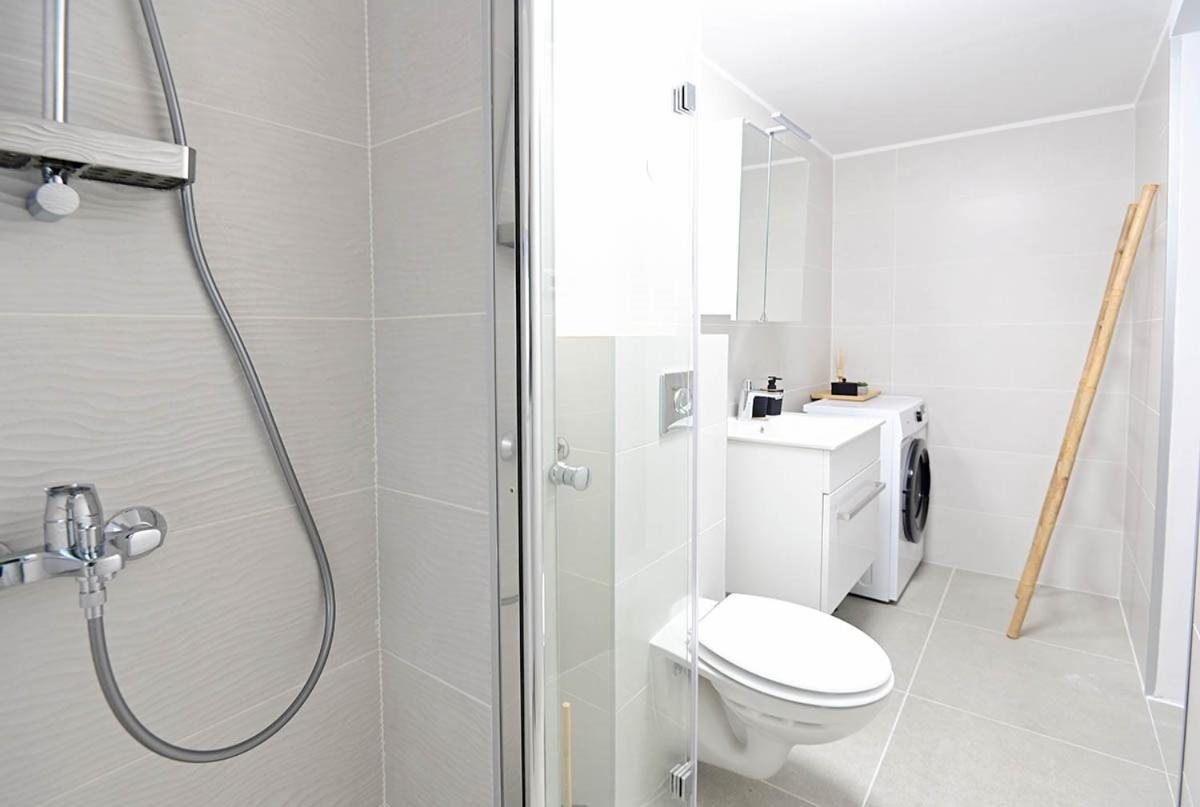 Apartment D & Studio L Dobrinj ภายนอก รูปภาพ