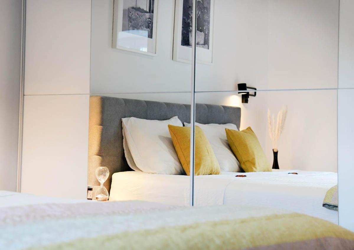 Apartment D & Studio L Dobrinj ภายนอก รูปภาพ