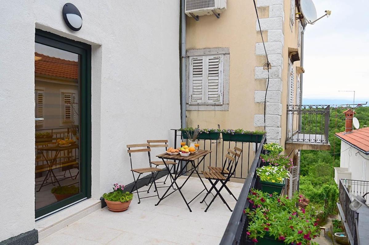 Apartment D & Studio L Dobrinj ภายนอก รูปภาพ