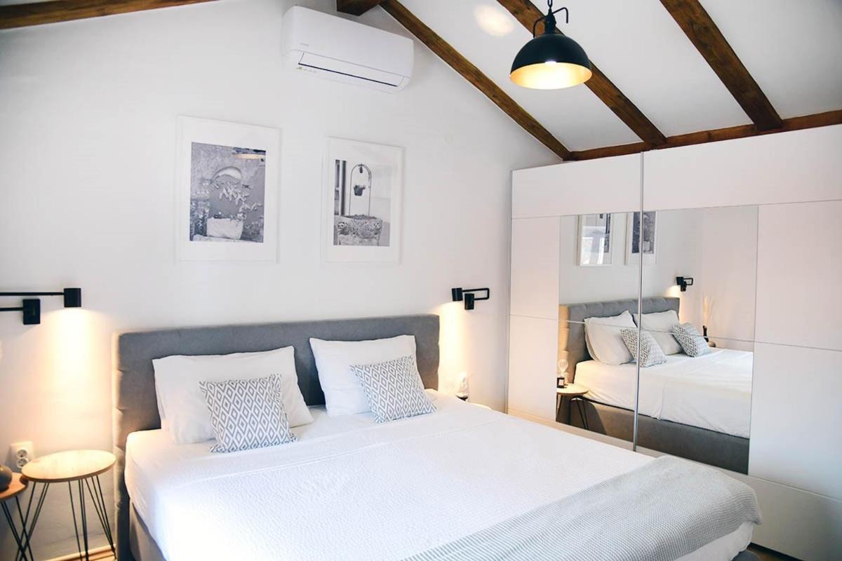 Apartment D & Studio L Dobrinj ภายนอก รูปภาพ