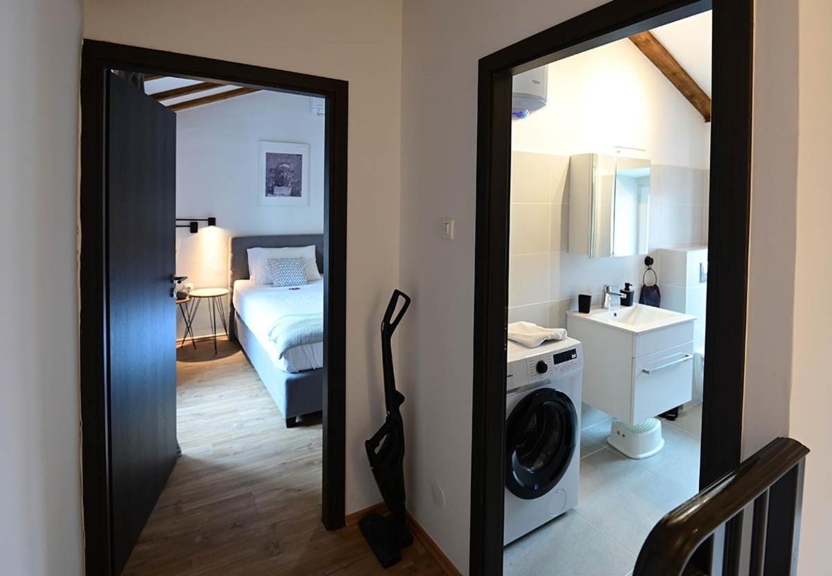 Apartment D & Studio L Dobrinj ภายนอก รูปภาพ