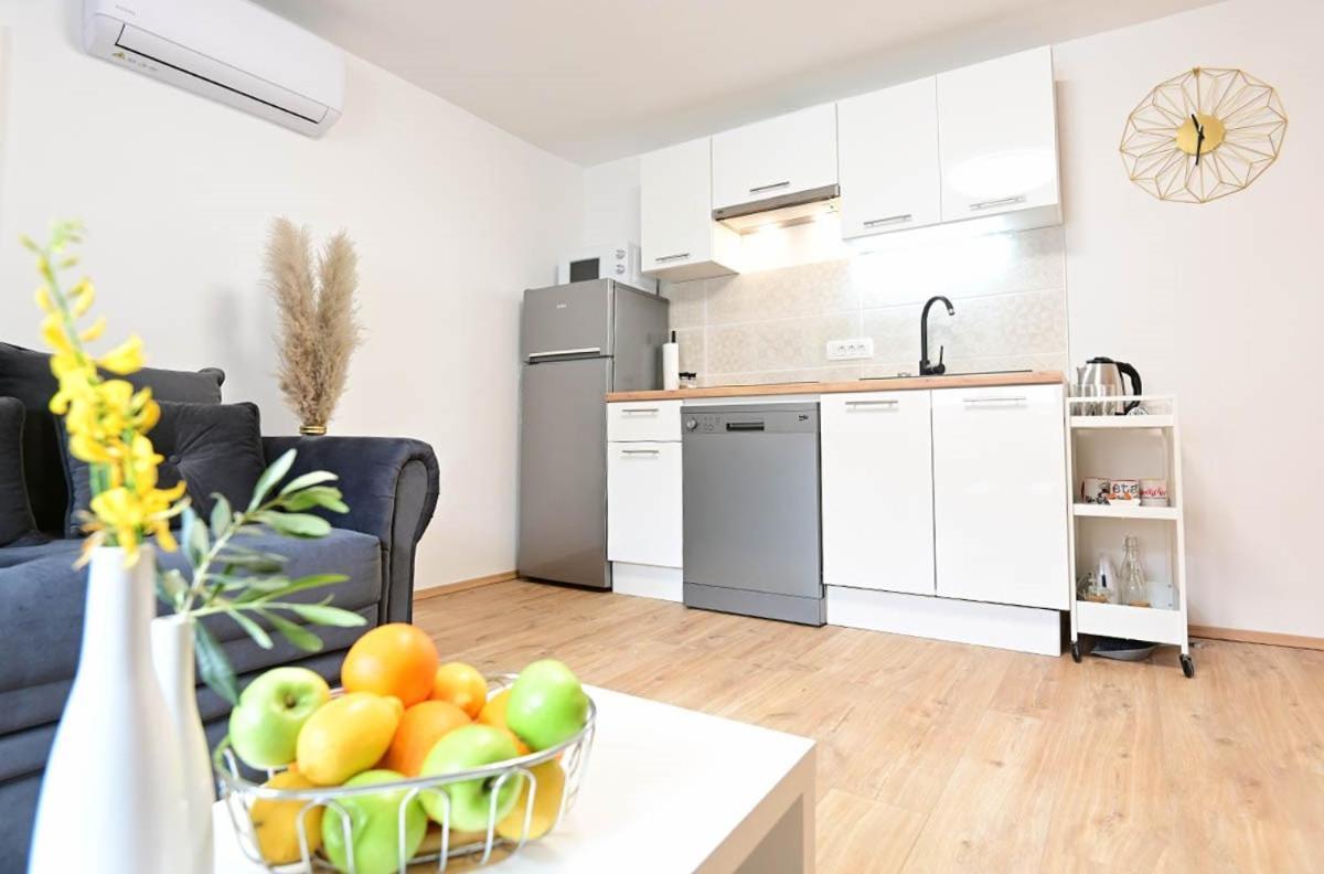 Apartment D & Studio L Dobrinj ภายนอก รูปภาพ