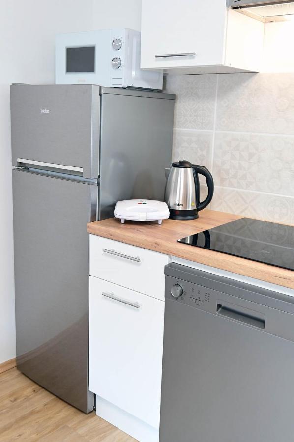 Apartment D & Studio L Dobrinj ภายนอก รูปภาพ