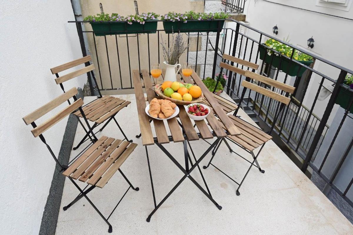 Apartment D & Studio L Dobrinj ภายนอก รูปภาพ